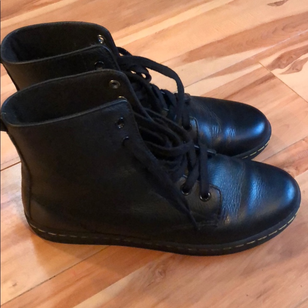 Dr. Martens Leyton Black Laceup Flat Leather Boot
